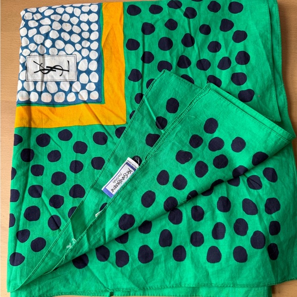 VINTAGE YSL Yves Saint Laurent Oversized 50”x 50” Shawl Scarf Wrap VIVID GREEN - Picture 2 of 16